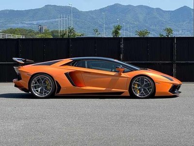 LAMBORGHINI AVENTADOR - 5