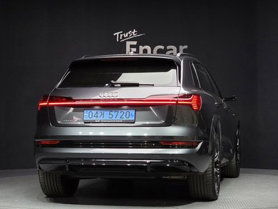 AUDI E-TRON - 4