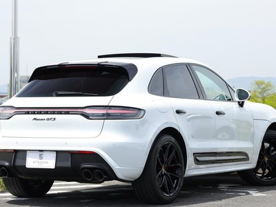 PORSCHE MACAN - 8