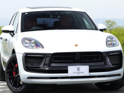 PORSCHE MACAN - 1