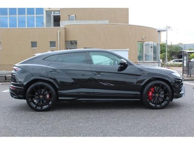 LAMBORGHINI URUS - 2