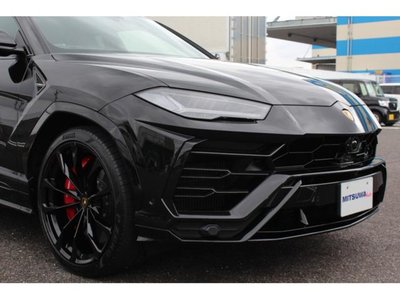 LAMBORGHINI URUS - 6