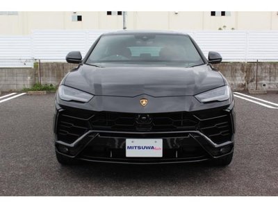 LAMBORGHINI URUS - 4
