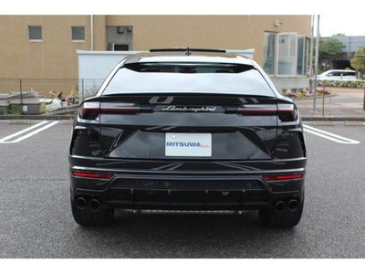 LAMBORGHINI URUS - 5