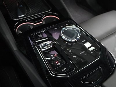 2025 BMW 5 SERIES photo 9