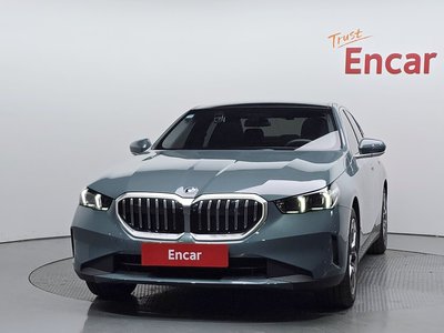 2025 BMW 5 SERIES photo 2