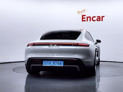 2024 Porsche TAYCAN photo 3