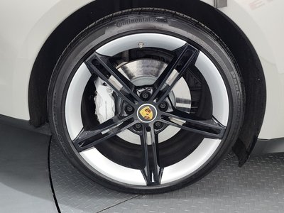 2024 Porsche TAYCAN photo 6
