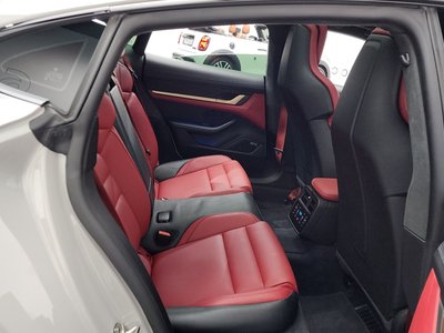 صورة مصغرة 11 لـ 2024 Porsche TAYCAN