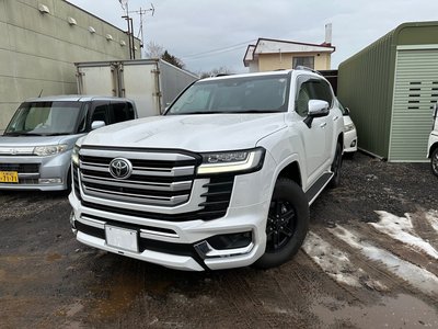 TOYOTA LAND CRUISER 300