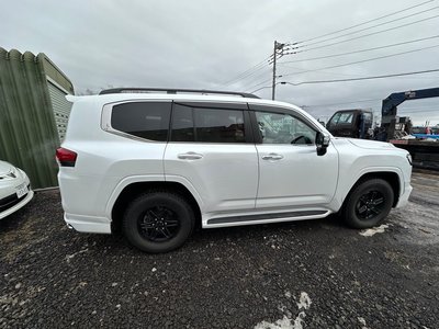 TOYOTA LAND CRUISER 300 - 3
