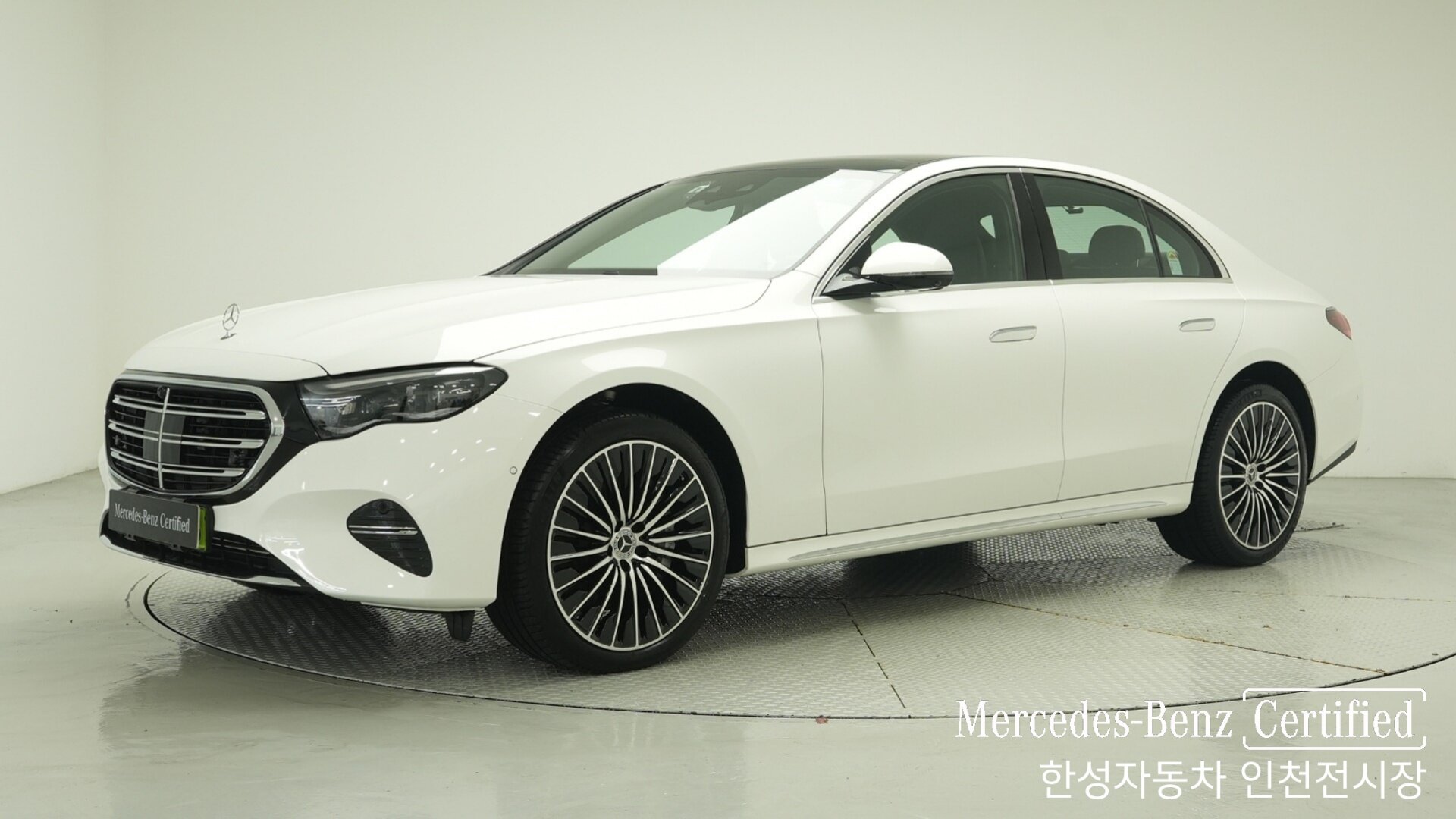 MERCEDES-BENZ E-CLASS - View 1