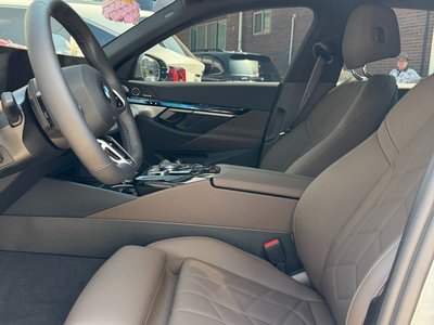 2025 BMW 5 SERIES 照片 5