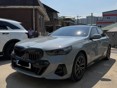 2025 BMW 5 SERIES 照片 7