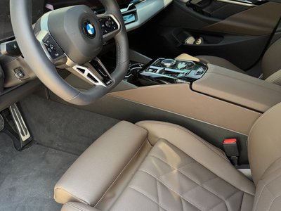 2025 BMW 5 SERIES 照片 10