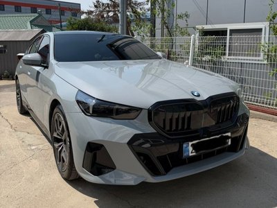 2025 BMW 5 SERIES 照片 1