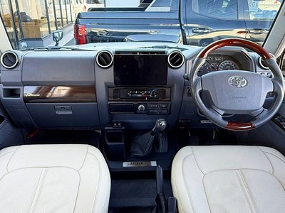 TOYOTA LAND CRUISER 70 - 6
