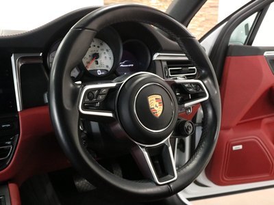 PORSCHE MACAN - 4