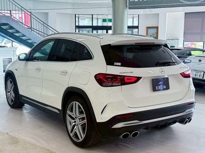 MERCEDES-BENZ GLA - 4