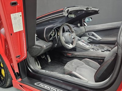 2016 Lamborghini AVENTADOR photo 10