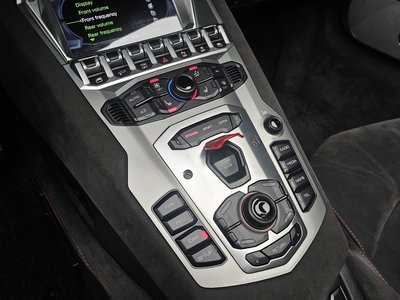 2016 Lamborghini AVENTADOR thumbnail 15