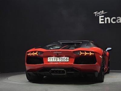 2016 Lamborghini AVENTADOR photo 3