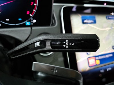 MERCEDES-BENZ E-CLASS - 9