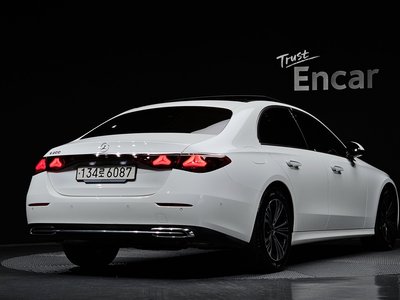 MERCEDES-BENZ E-CLASS - 4