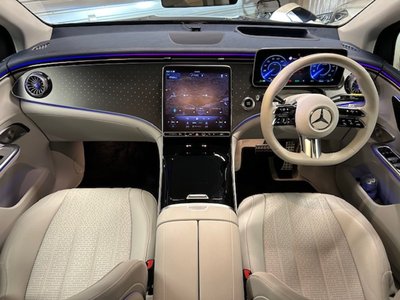 MERCEDES-BENZ EQE - 10