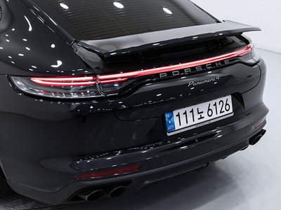 2023 Porsche PANAMERA thumbnail 12