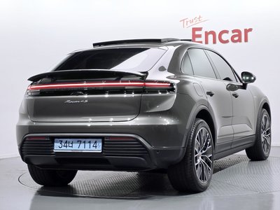 PORSCHE MACAN - 4
