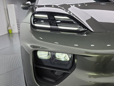 PORSCHE MACAN - 9