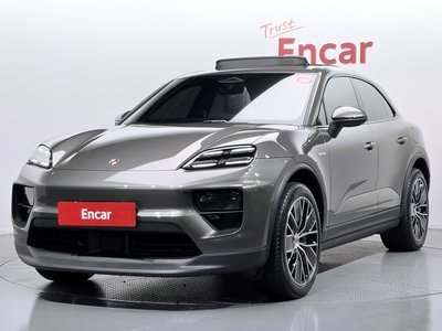 PORSCHE MACAN - 1