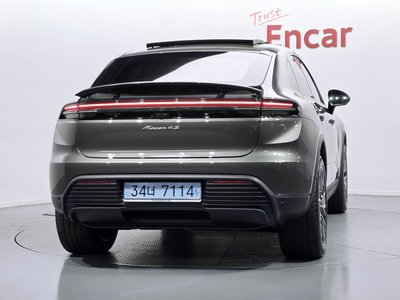 PORSCHE MACAN - 3