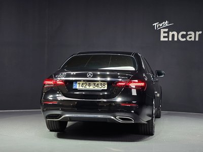 MERCEDES-BENZ E-CLASS - 3