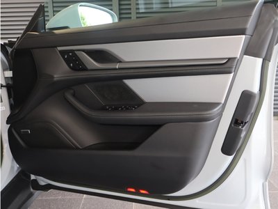 2023 Porsche TAYCAN thumbnail 16