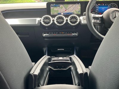 2025 Mercedes-BENZ GLB — миниатюра 11