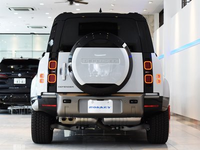 LAND ROVER DEFENDER - 4