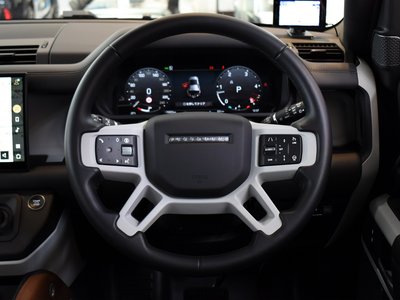 LAND ROVER DEFENDER - 7