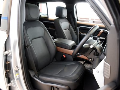 LAND ROVER DEFENDER - 10