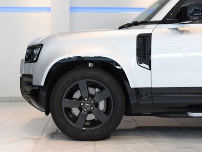 LAND ROVER DEFENDER - 5