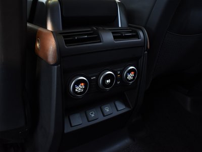 LAND ROVER DEFENDER - 7