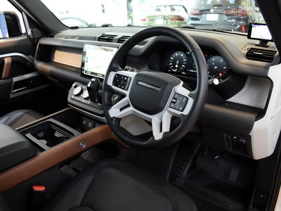 LAND ROVER DEFENDER - 6