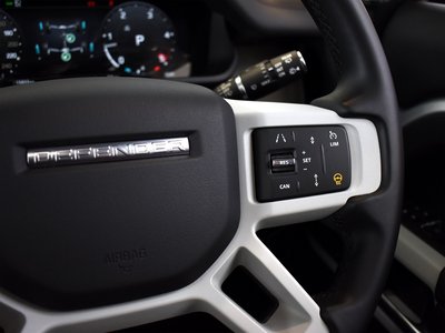 LAND ROVER DEFENDER - 9