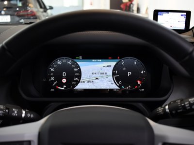 LAND ROVER DEFENDER - 8