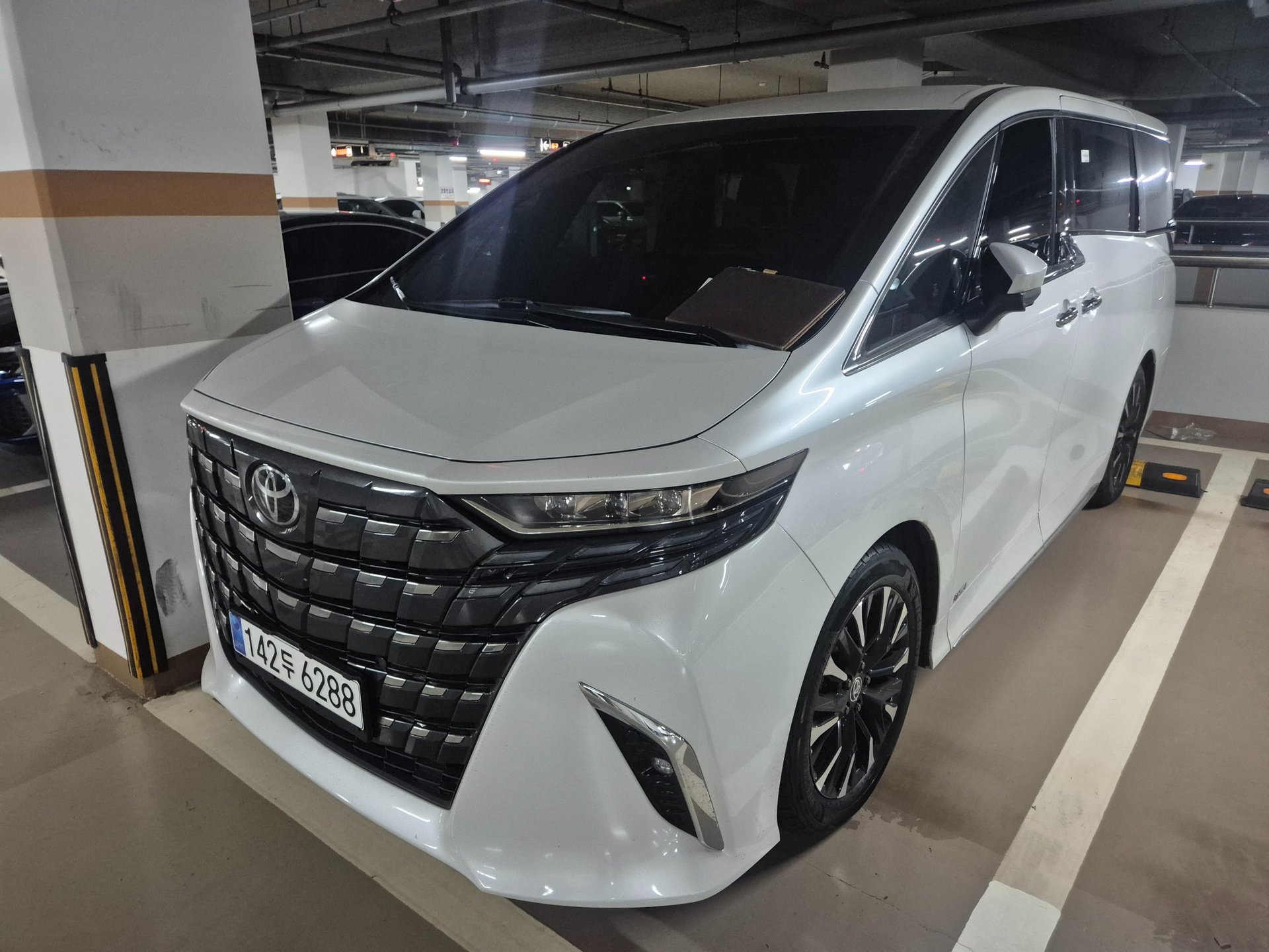 TOYOTA ALPHARD - View 1
