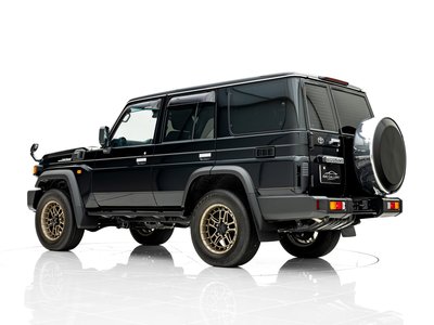 TOYOTA LAND CRUISER 70 - 5