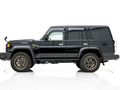 TOYOTA LAND CRUISER 70 - 4