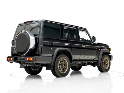 TOYOTA LAND CRUISER 70 - 7