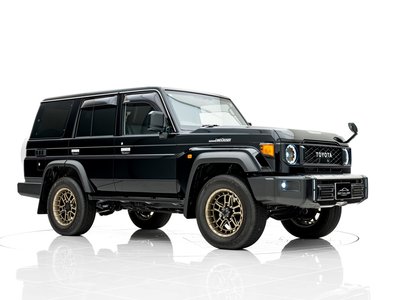 TOYOTA LAND CRUISER 70 - 9